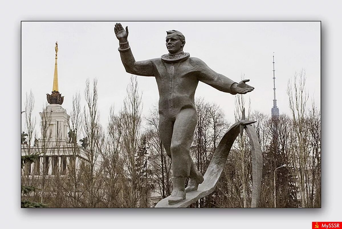 Памятник юрию гагарину в москве. Памятник гагарина в люберцах. Памятник гагарину в караганде. Памятник андрияну николаеву (1987). Памятник юри.