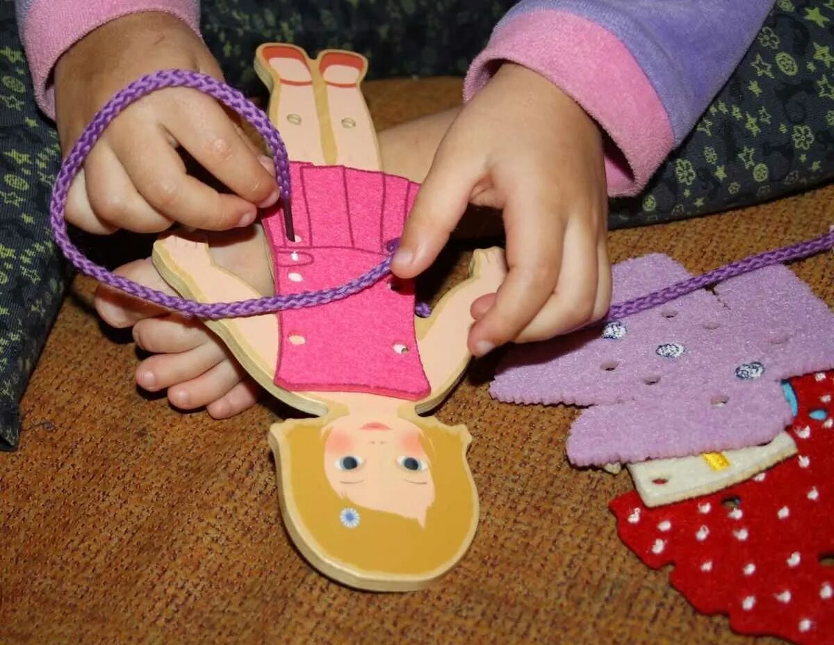 Моторика старшая группа. Игры на мелкую моторику. Средняя моторика рук. Игрушки для мелкой моторики для детей. Средняя моторика рук.