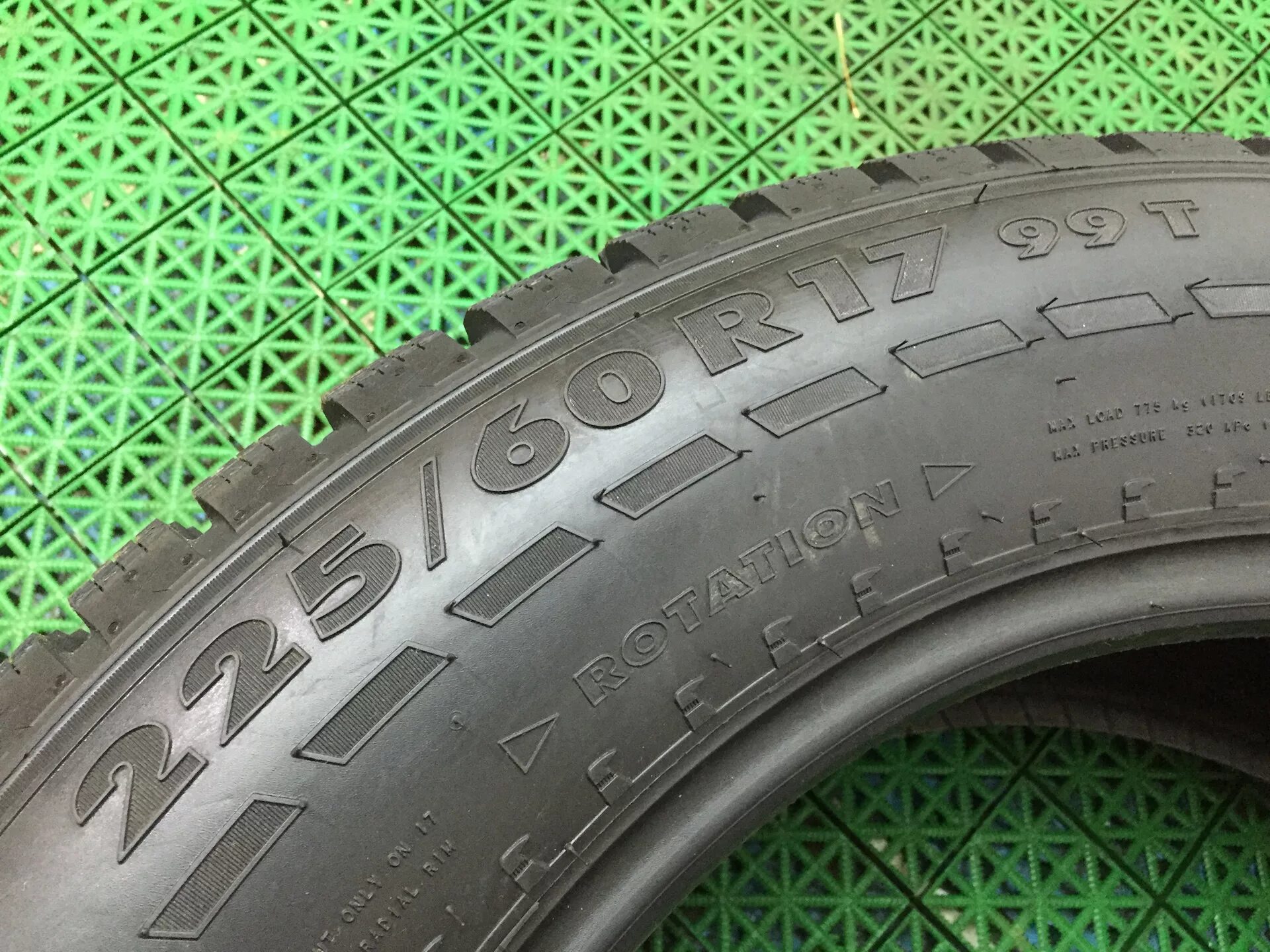 Nokian suv 225 60 r17. 225/60 R17 Нокиан 7. Hakkapeliitta RUNFLAT. Hakkapeliitta r2 Run Flat маркировка. Нокиан хакапелита 7 Ранфлет или нет.