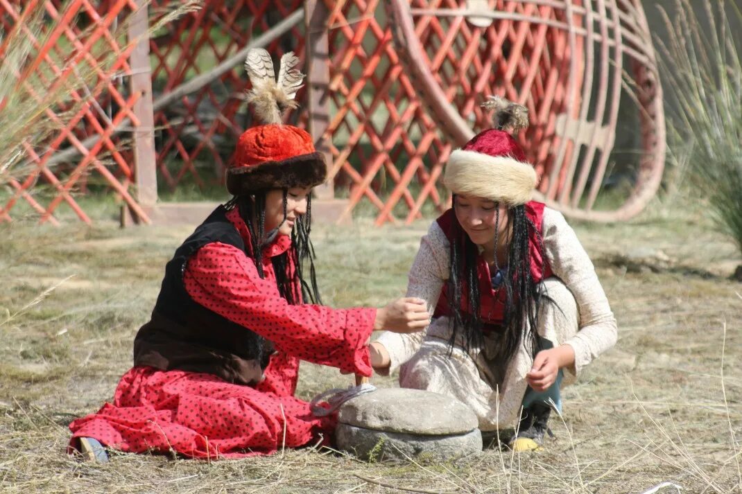 нар байжиев. киргизы кайсакиr. турдалы токтобаев. даркуль куюкова актрисы киргизии. жомоктор суроттор.