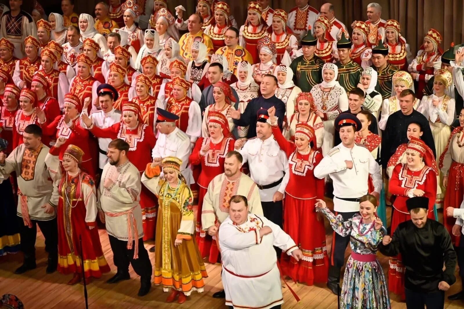 Народный ансамбль. Барятино фото с фестиваля поет село родное. Фестиваль поет село родное. Фестиваль родные композиции. Казачий ансамбль хуторок обнинск.