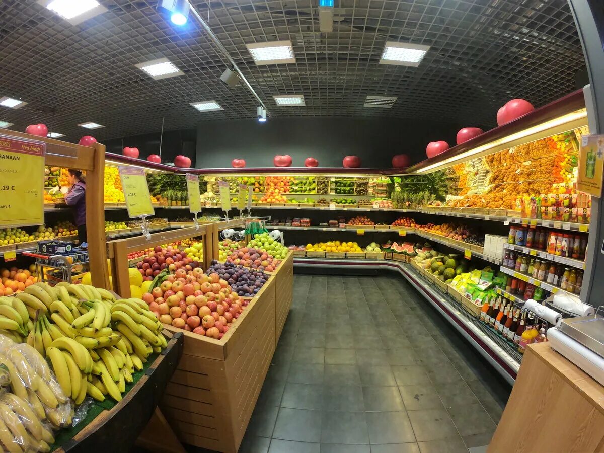 Европейские магазины в россии. Магазин овощи фрукты. Овощи и фрукты в супермаркете. Ассортимент фруктов и овощей. Овощной отдел.