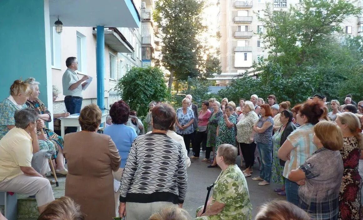 Общее собрание мкд. Собрание жильцов. общее собрание собственников. собрание жителей во дворе. собрание жителей домов.