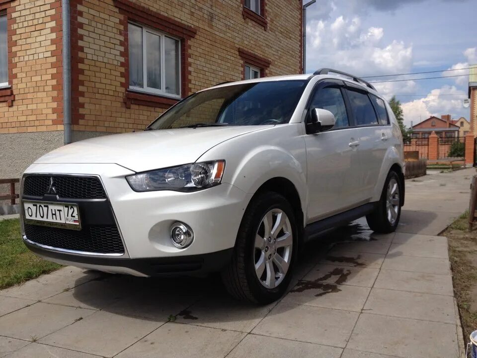 Mitsubishi outlander xl 2012. Mitsubishi Outlander XL 2012 2.4. Аутлендер XL 2012. Митсубиси Аутлендер XL 2012. Аутлендер ХЛ 2012.