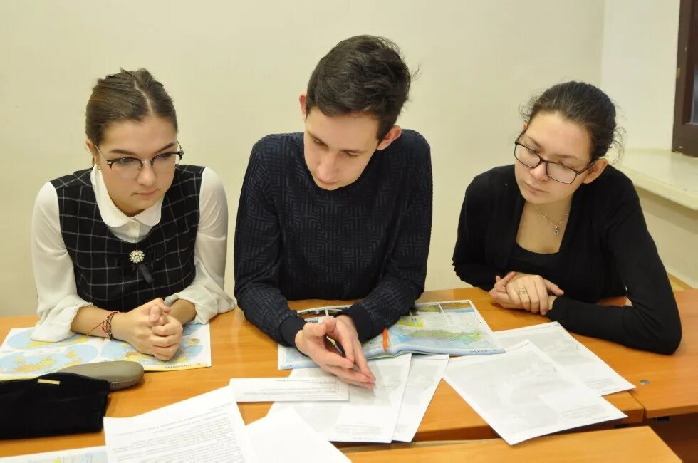 Открытый урок в школе. Учитель истории на уроке. Школа 1828 учителя. Учитель истории в школе. Открытые уроки учителей истории.