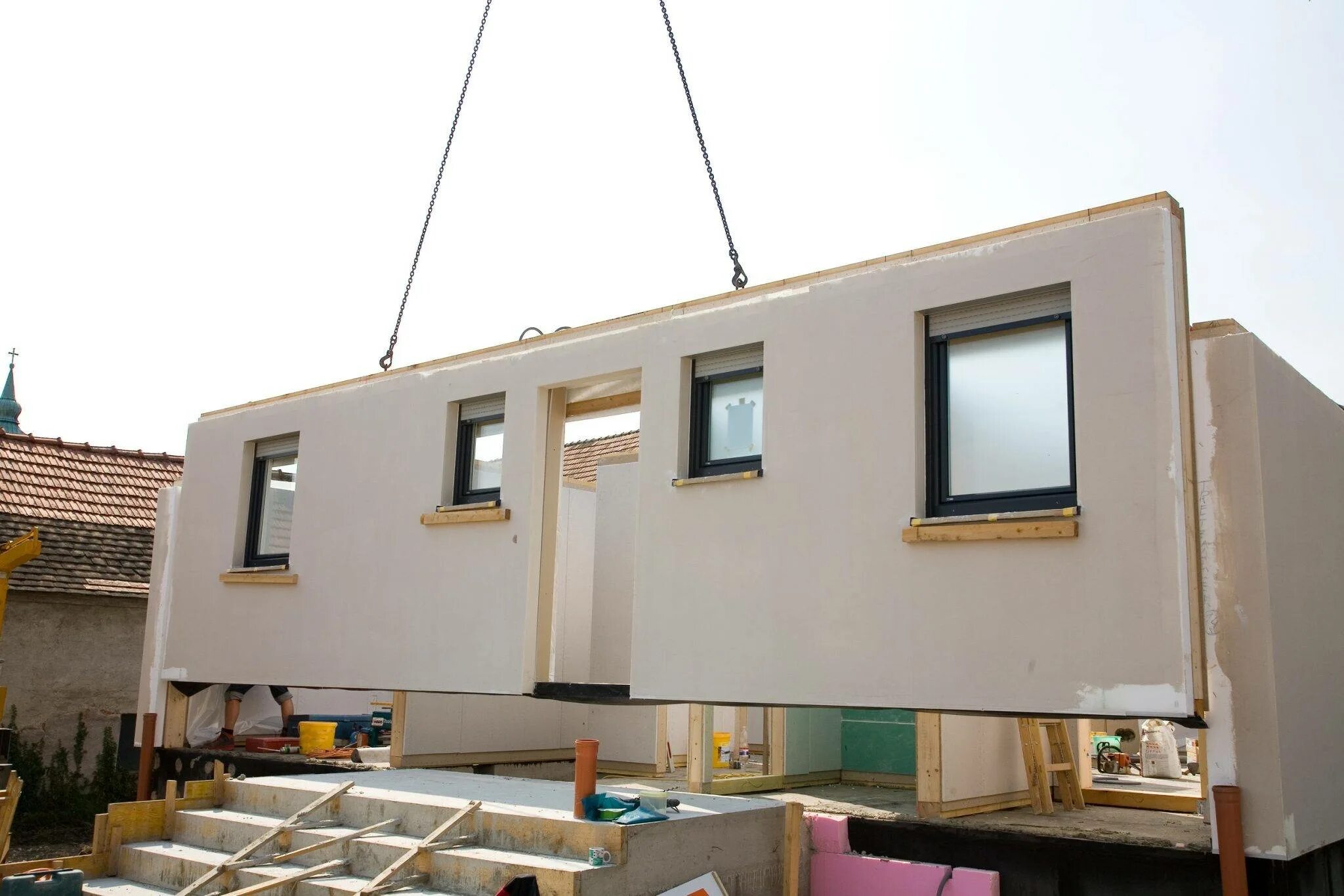 Сборные стеновые. Prefabricated prefabricated Houses технология. Дом из ЖБИ панелей. Частный дом из ЖБИ панелей. Домик из ЖБИ панелей.