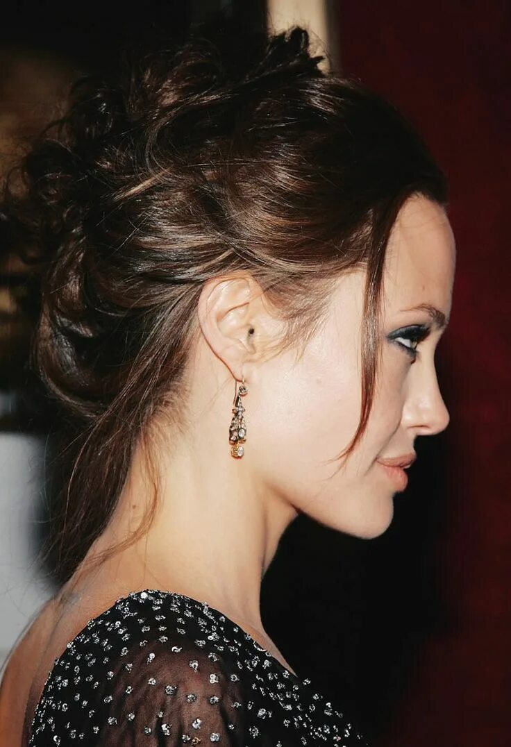 Волосы под уши. Прическа хвост. Короткие стрижки. Волосы под уши. Прически для торчащих ушей.