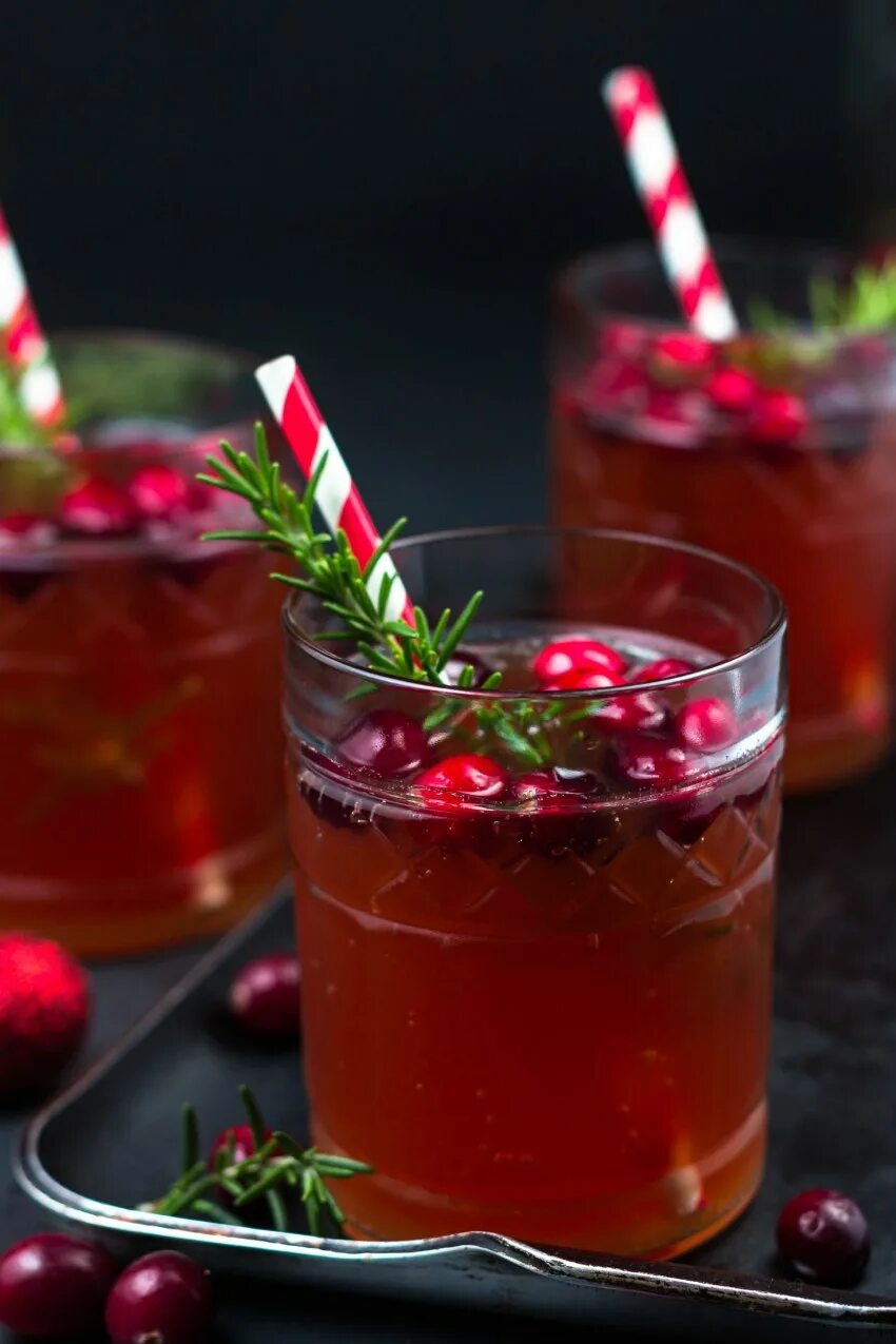 Клюквенный морс cranberry. Пунш. Морс «клюква». Морс «клюква». Соус брусничный с можжевельником.