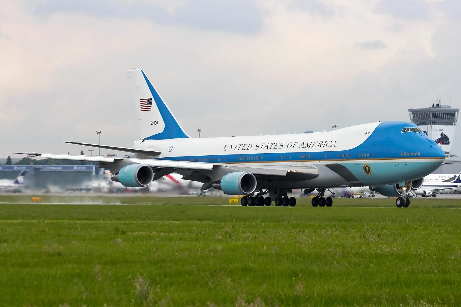Самолет глав стран. Боинг 747 президента США. Самолет Боинг 747 борт 1. Boeing 747 VC-25. Боинг 747 200.
