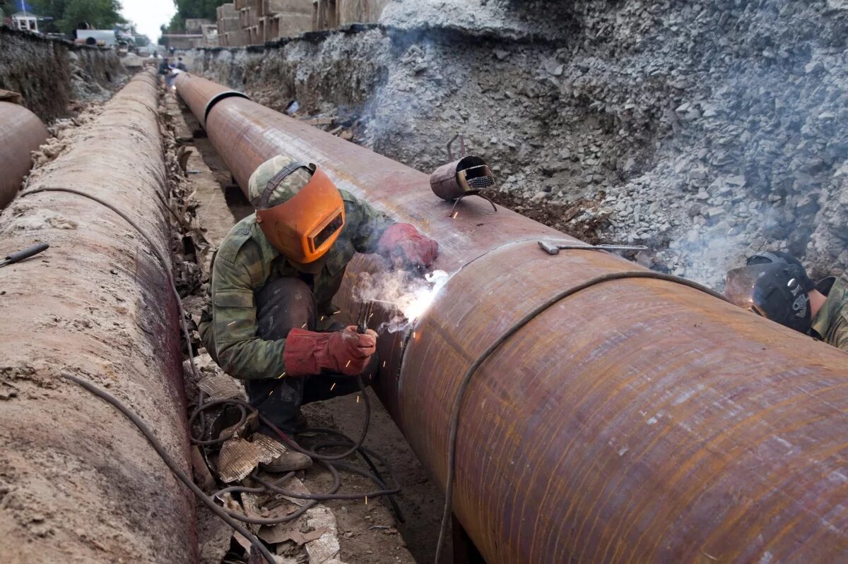 монтаж наружных тепловых сетей. испытания теплосетей спб картинки. казань тепловые сети казэнерго. работы по восстановлению теплоснабжения. сварка тепловых сетей.
