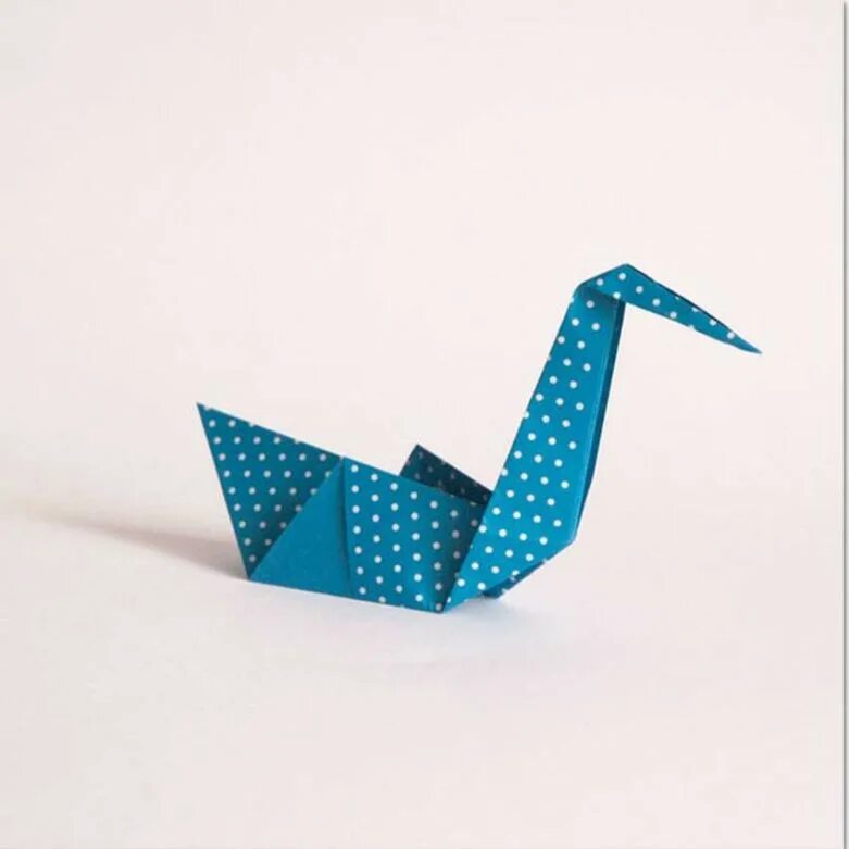 Оригами лебедь. Конструирование лебедь оригами. Оригами лебедь из бумаги для детей. Оригами для детей 4-5 лебедь. Методы оригами