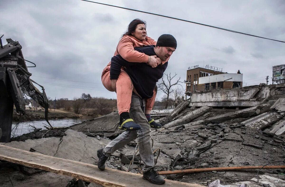 местный житель и сообщил. осмотр места происшествия. местный житель и сообщил. сотрудник дпс выстрелил в голову. место гибели бодрова младшего.