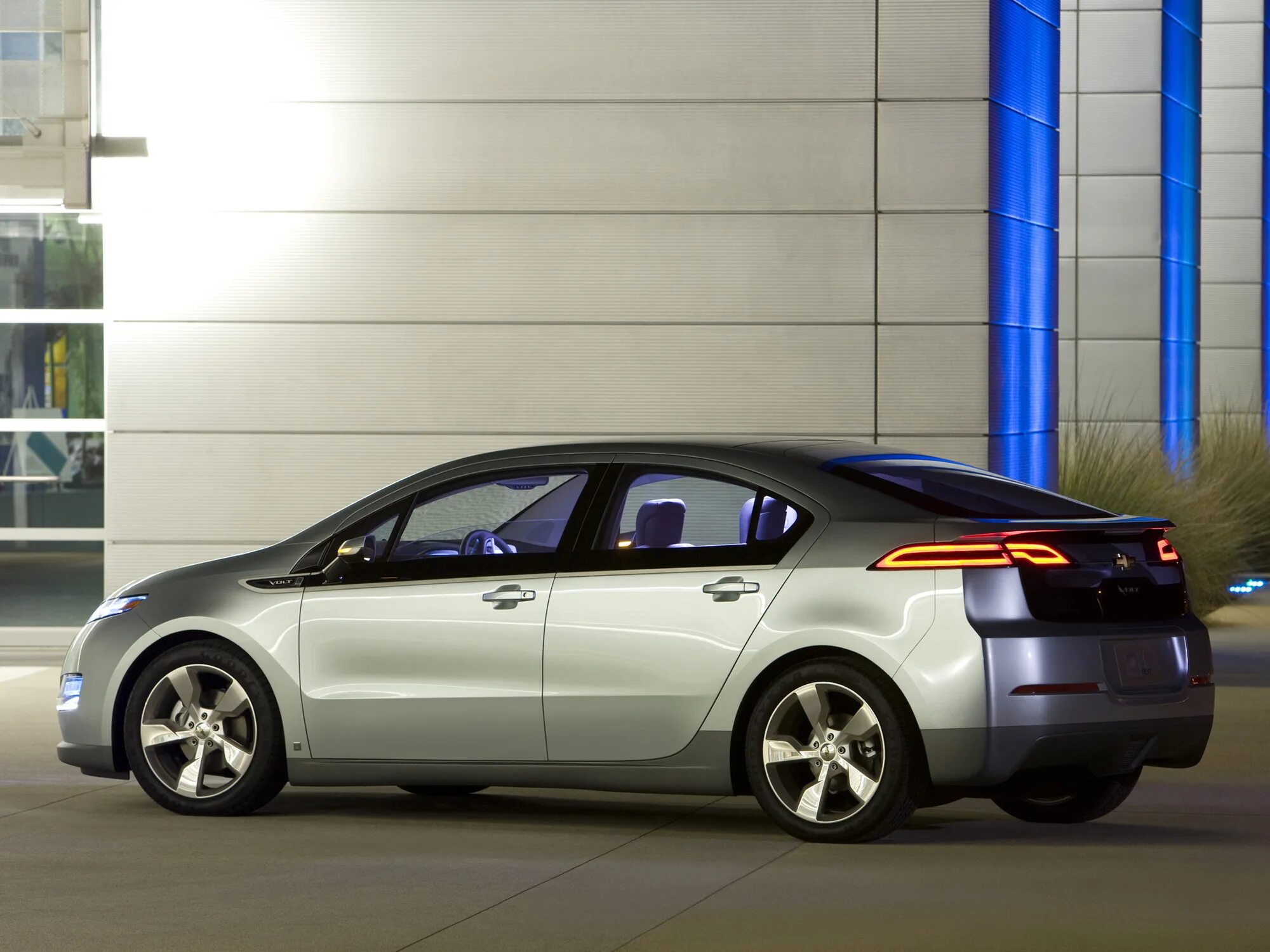 Chevrolet volt купить. Chevrolet Volt 2011. Chevrolet Volt 2010. Chevrolet Volt 2016 ev. Chevrolet Volt 2008.