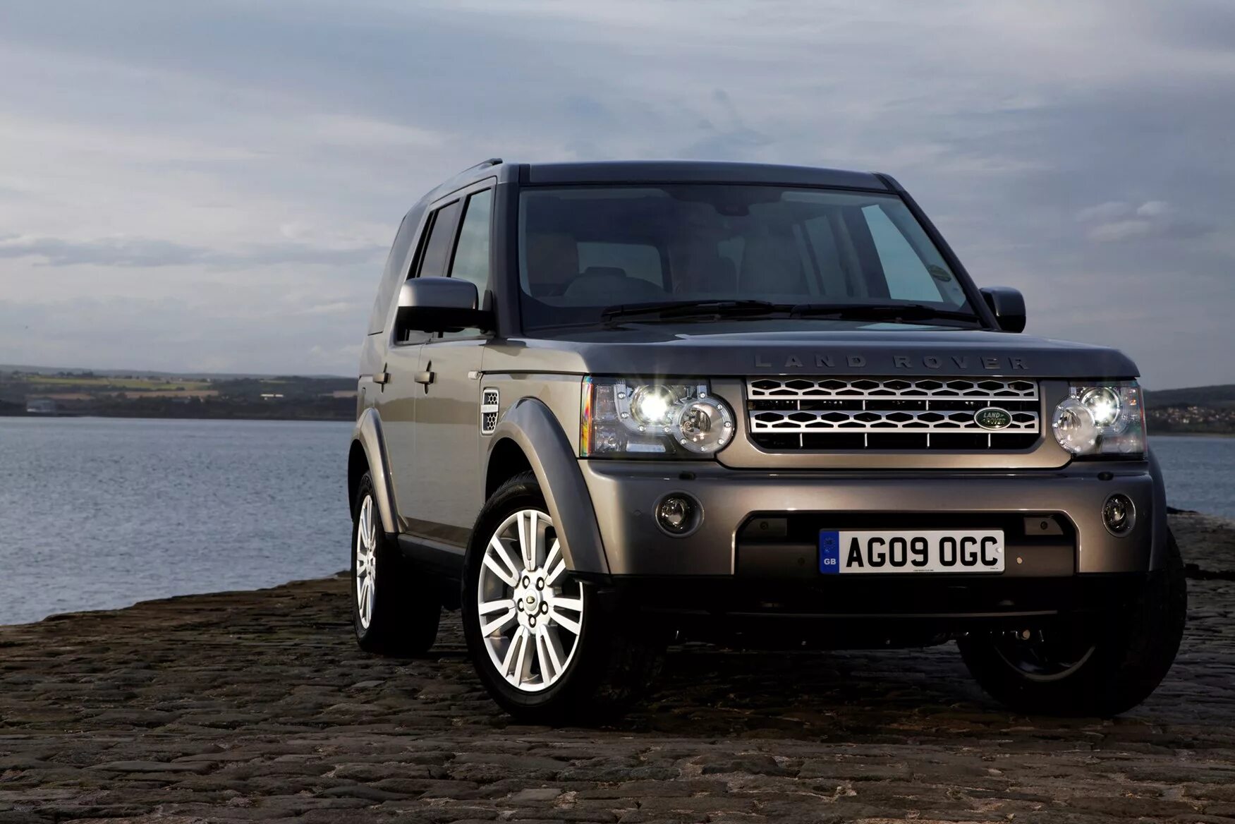 Дискавери слушать. Ленд Ровер Дискавери 4 2011. Land Rover Discovery 4. Ленд Ровер Дискавери 4 2010. Land Rover Discovery 2011.