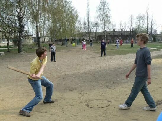 Лапта видео. Лапта. Лапта игра. Дворовые игры лапта. Лапта городки.