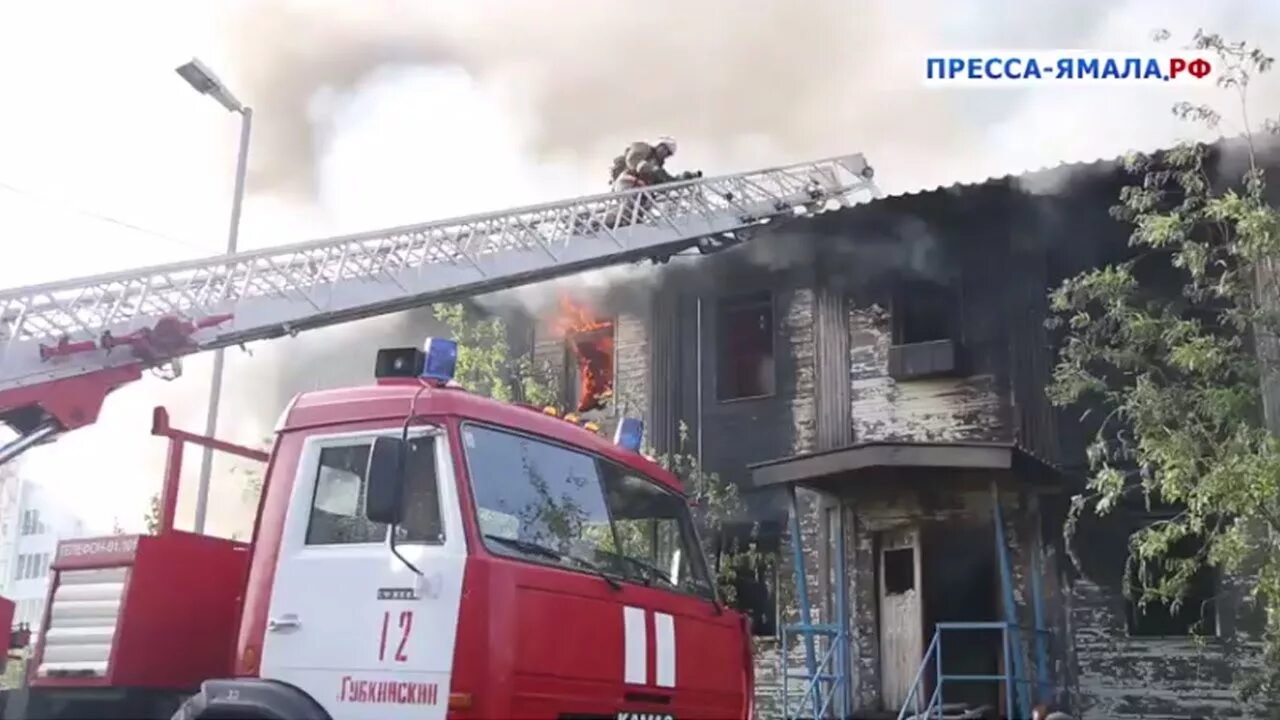 Пожары Губкинский ЯНАО. Пожар в Губкинском сейчас в 1 микрорайоне. Пожар в Губкинском сегодня. Мегион пожар Губкина 4. Губкин горит дом