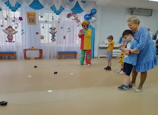 В детском саду прошел день смеха. День смеха в детском саду. Костюм на день смеха в детский сад. 1 Апреля развлечение для дошкольников. Смешной наряд на 1 апреля в детский сад.