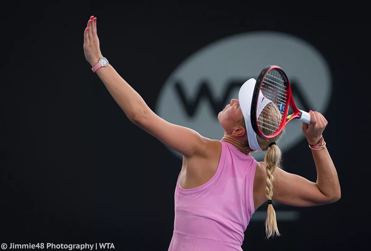 Название тенниса. Женский большой теннис турнир. Женский большой теннис WTA. Женская теннисная Ассоциация. Международный теннисный турнир в Брисбене.