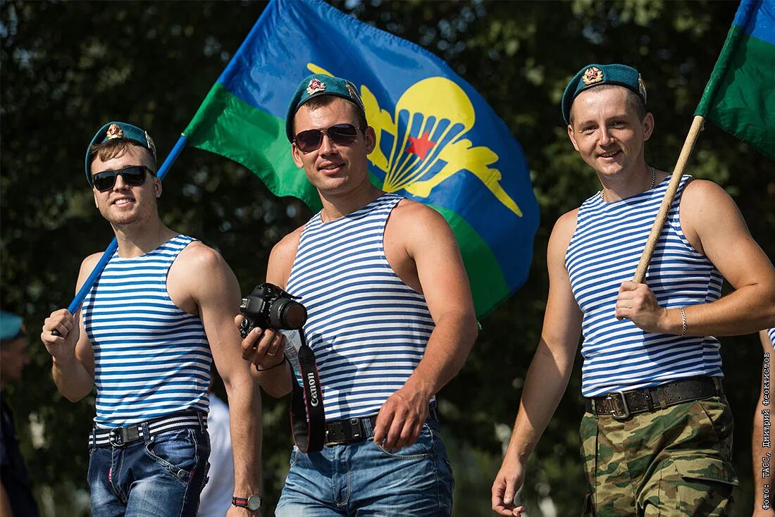 сколько до 2 августа. десант вдв. парк горького 2 августа. день вдв москва парк горького. с днем десантника.