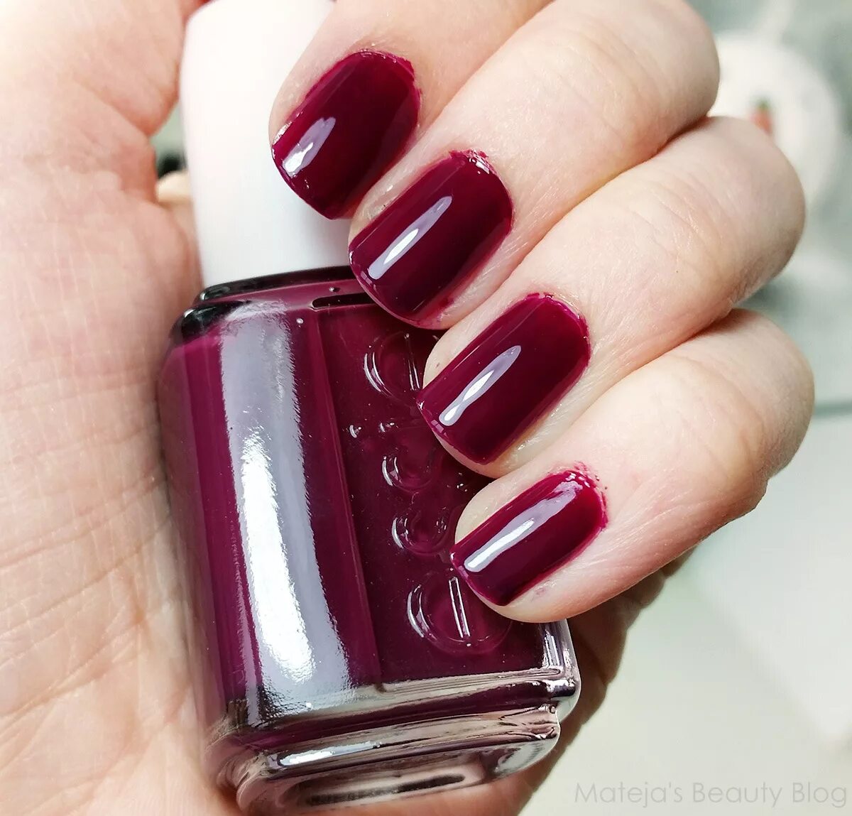 Мама для лаки новые. Essie 44 Bahama mama. Essie 44, Багама-мама. Essie sole Mate. Essie 52.