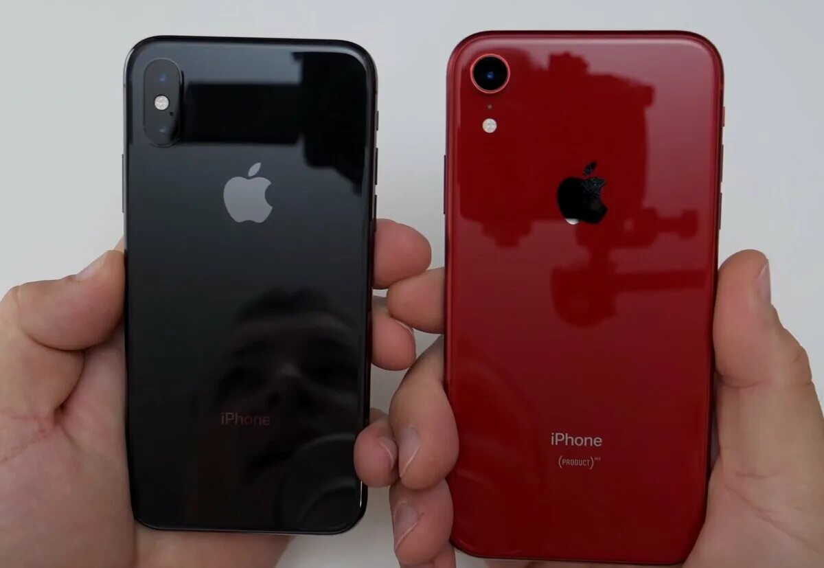 Заблокируют ли айфоны в 2024. Айфон 11 черный или красный. Айфон 11 хр. Айфон 7 плюс и XR В руке. Айфон хр плюс черный.