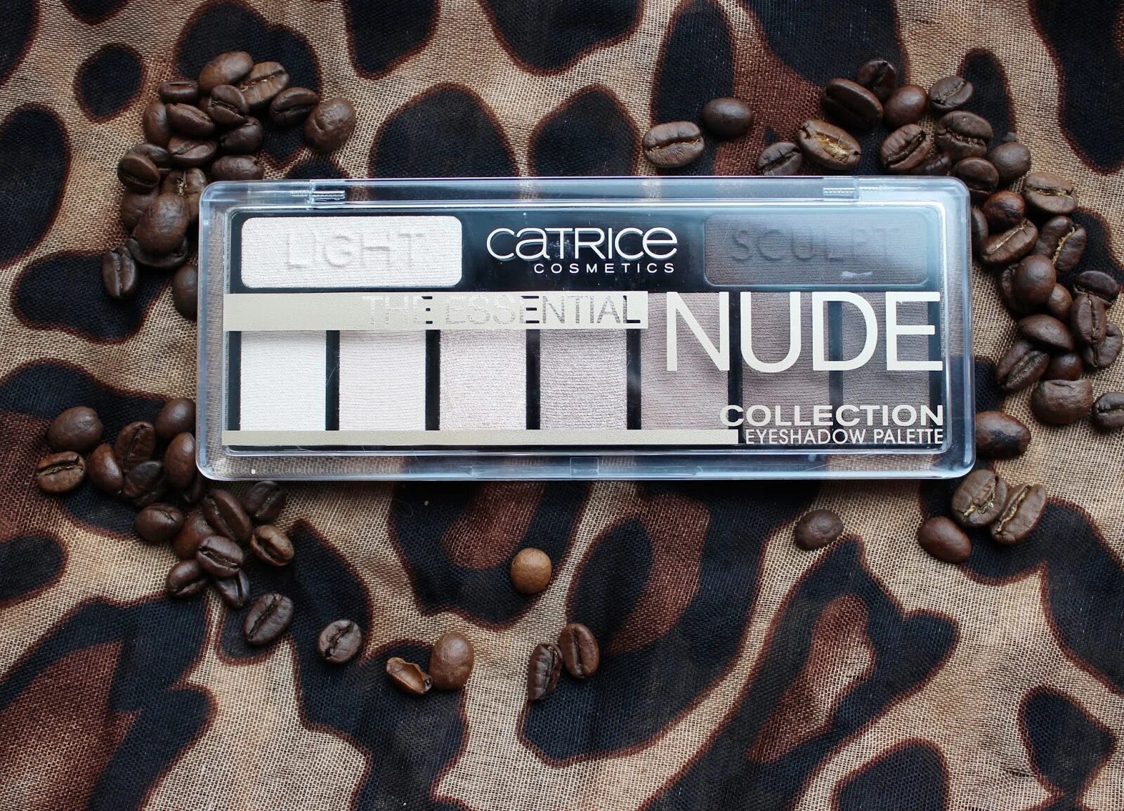 Catrice eyeshadow. Тени для век Catrice the Essential nude. Тени Catrice (010 Sea of Blossoms). Катрис серые тени. Катрис палетка теней nude.