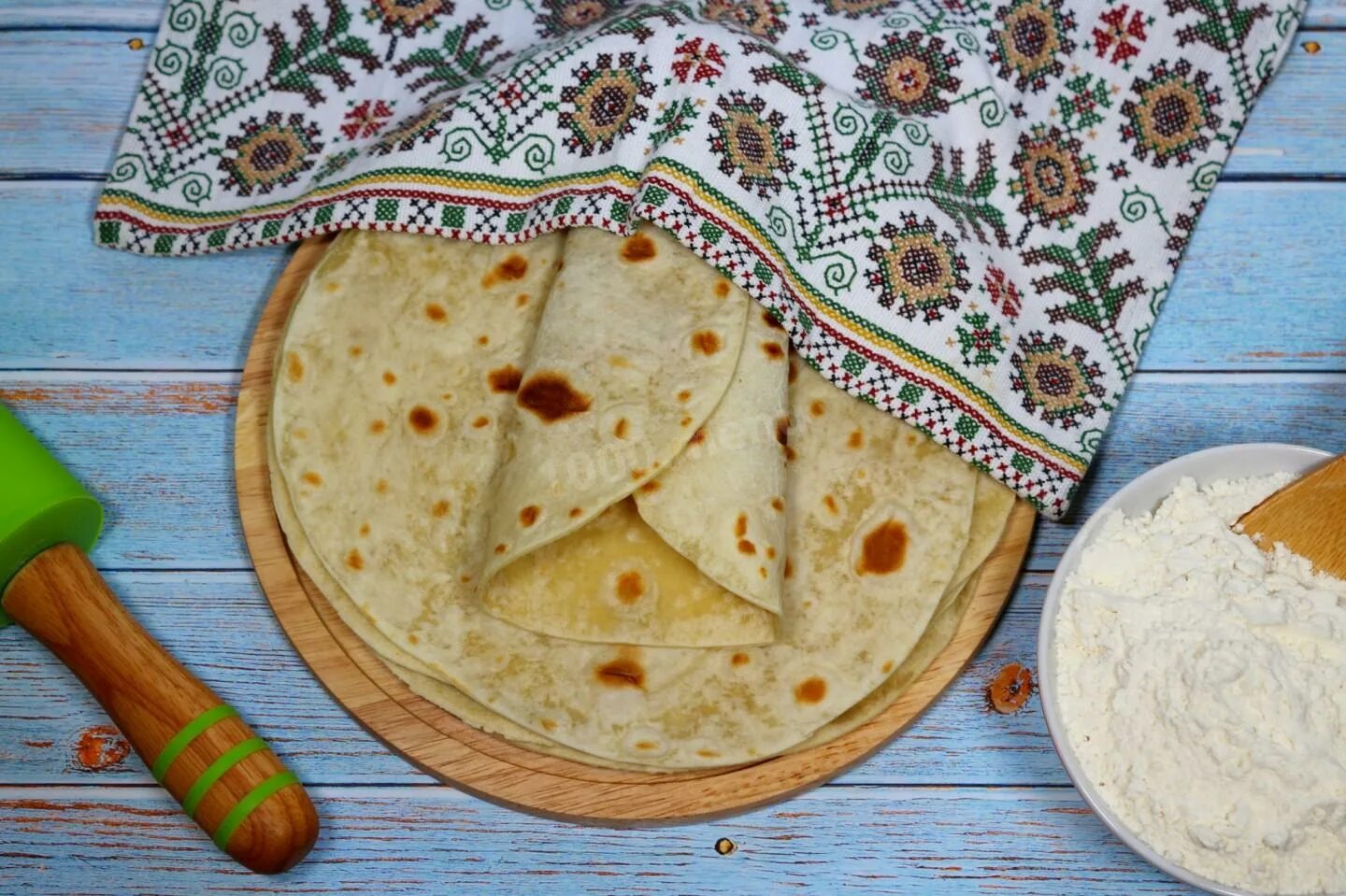 Лаваш тонкий. Армянский лаваш рецепт. Виды лаваша. Армянский лаваш поджаристый. Lavash ереван.