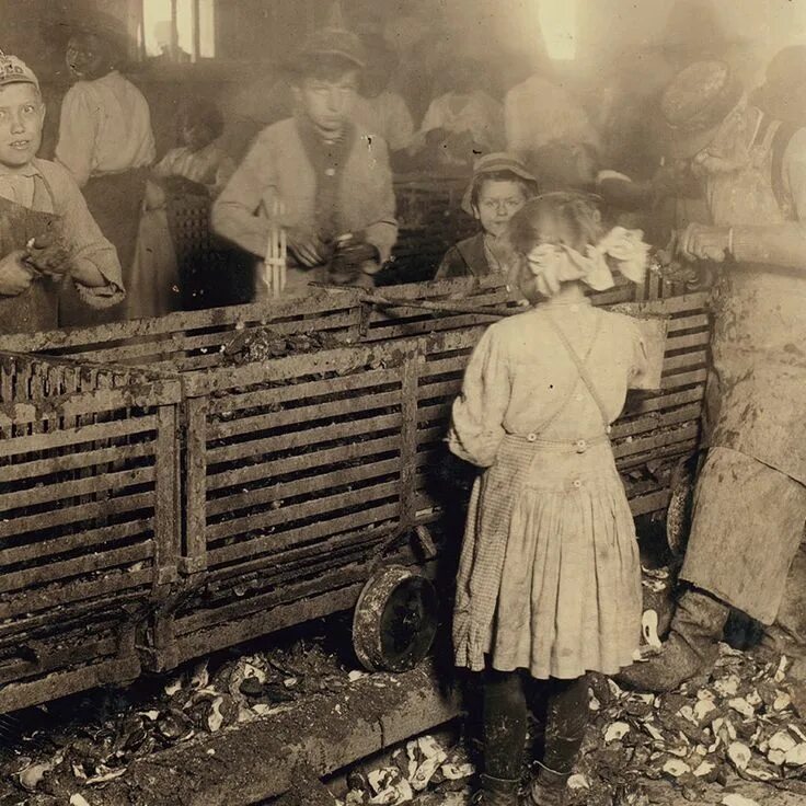 Работницы на ткацкой фабрике 19 век англия. Фабрика 20 века. Детский труд в сша в начале 20 века. Работы в 20 веке. Детский труд в англии 19 век.