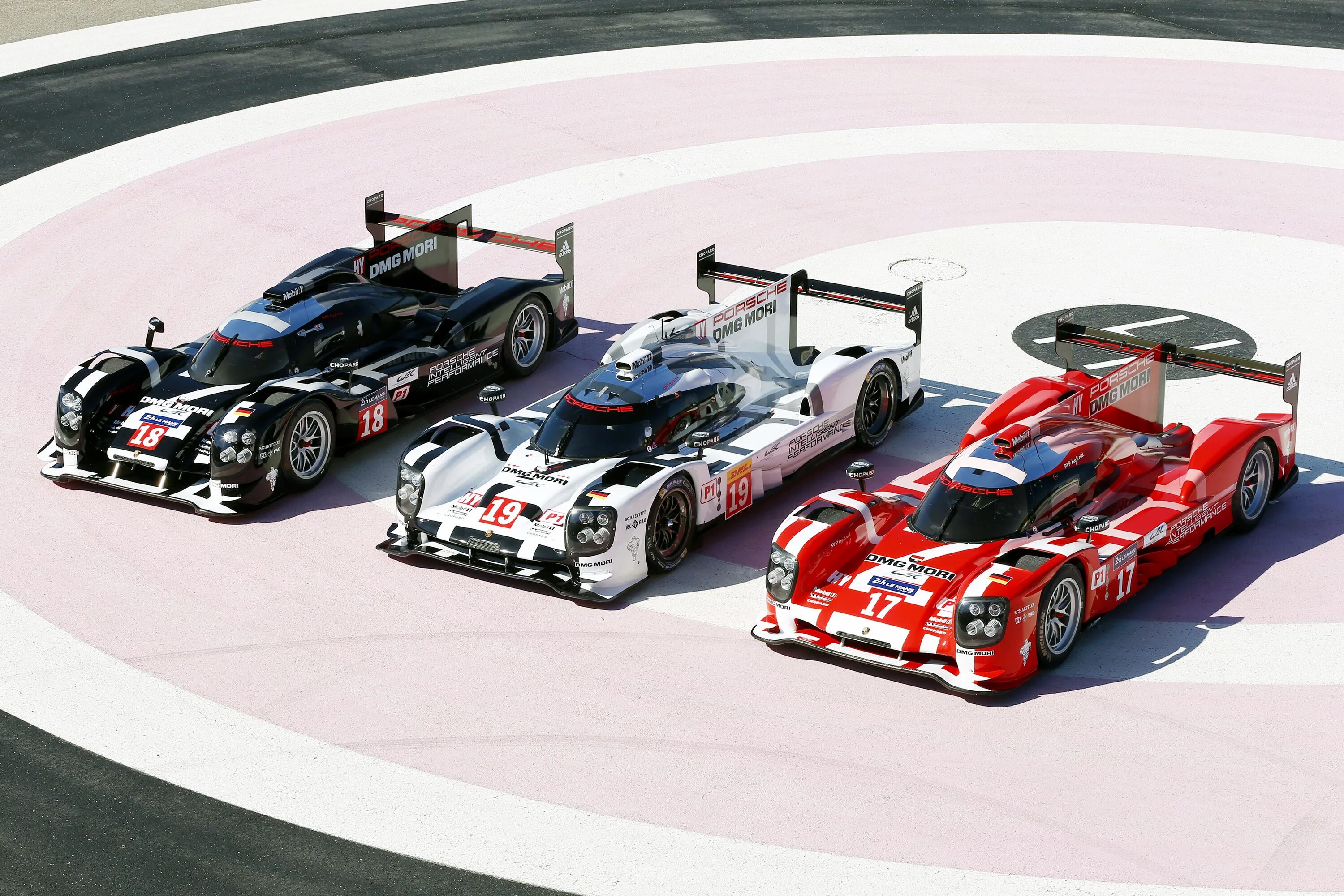 Машина троим. Porsche 919. Porsche 919 Hybrid Ле ман. Porsche 919 Hybrid 2015. Порше Леман 2015.