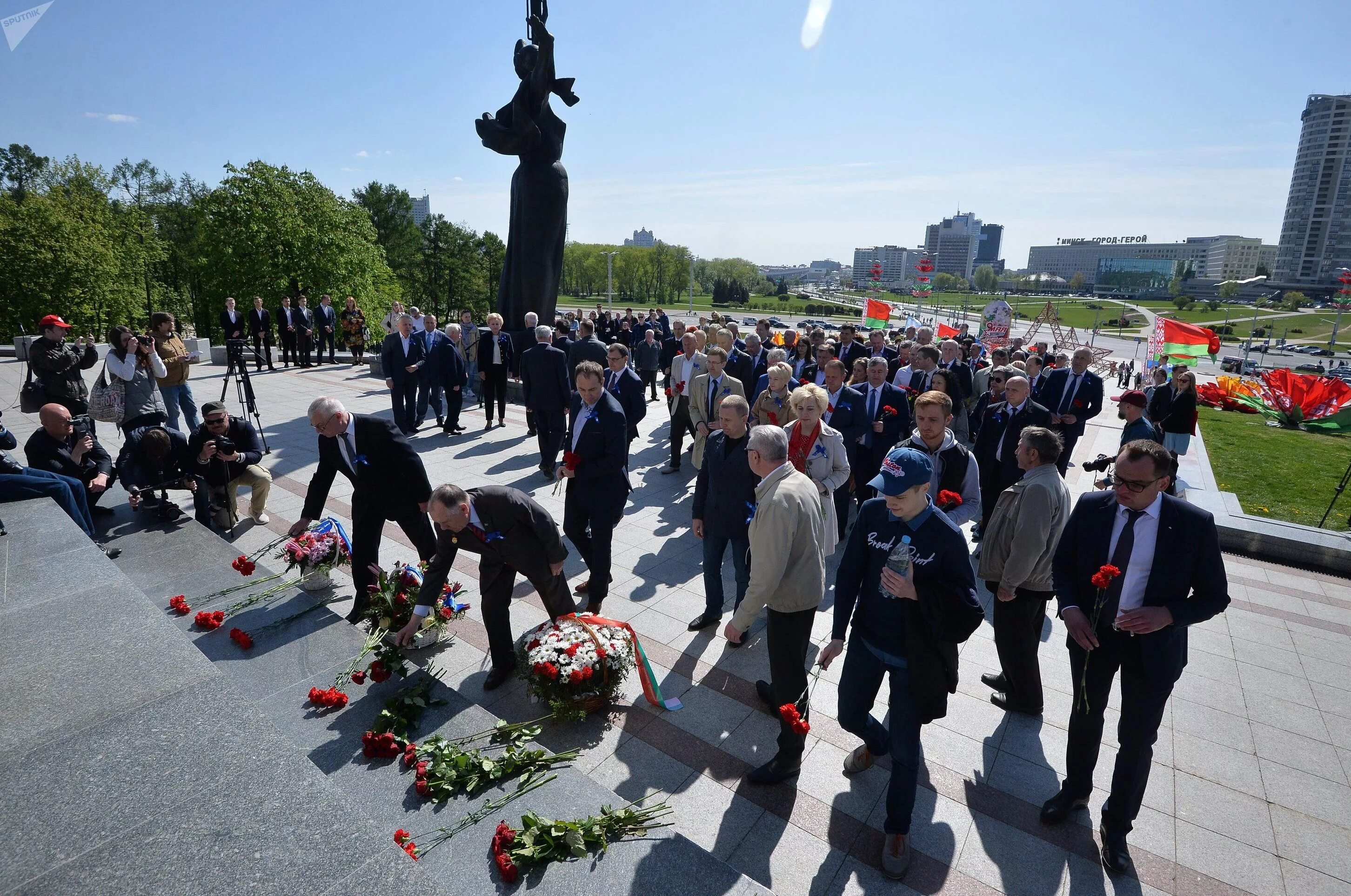 Первое мая в Минске. Минск май. Вручение Минску город герой. Минск в мае. 9 мая в минске