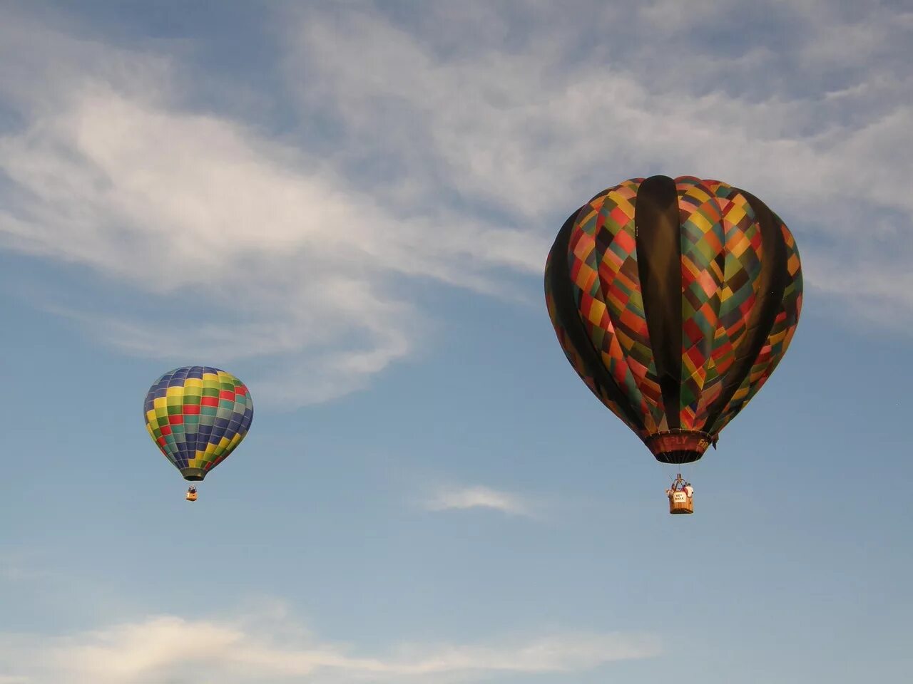 Balloon fly. Необычные воздушные шары. Воздушный шар настоящий. Шары в небе. Воздушный шар транспорт.