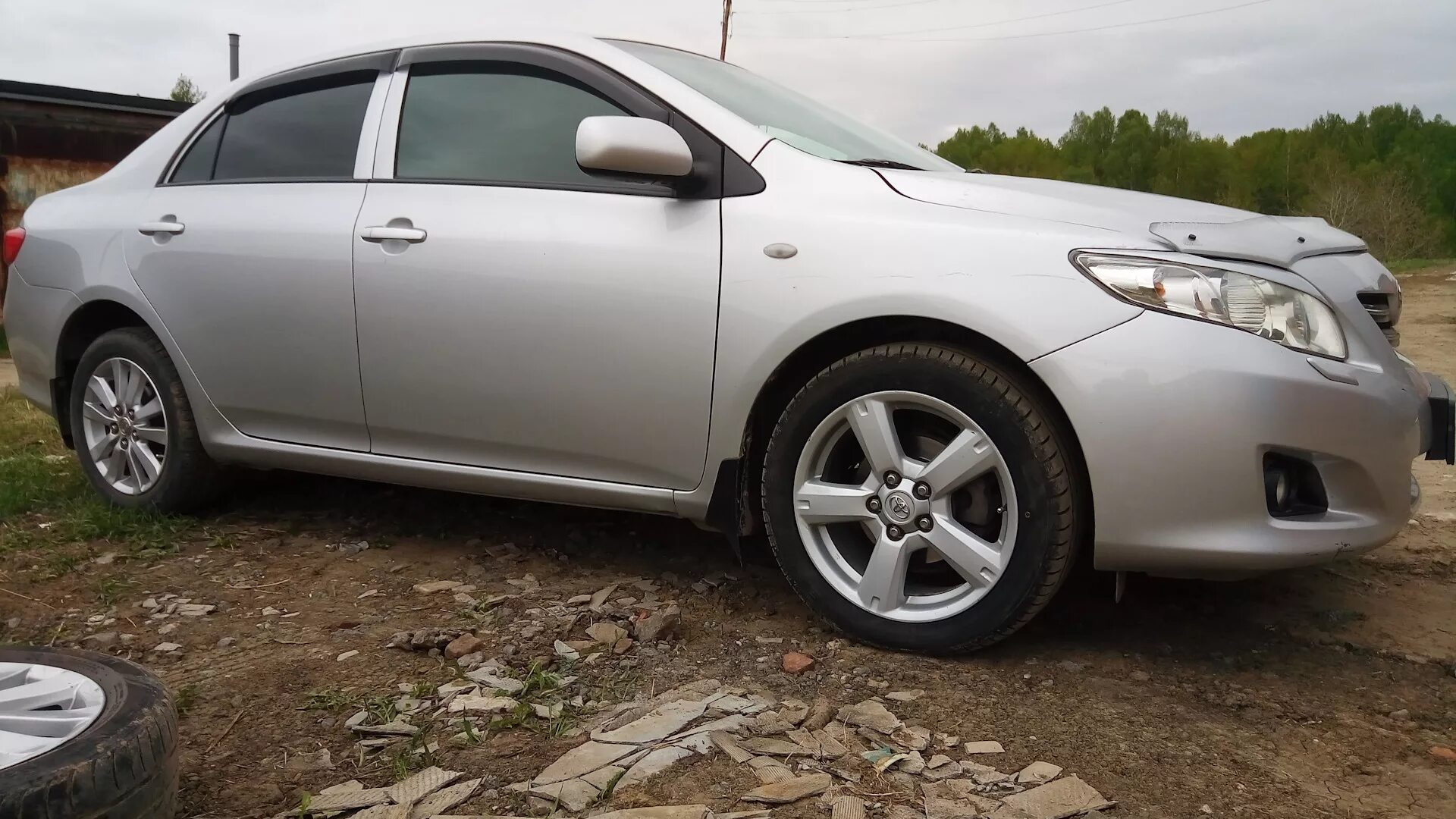 Сменил штампы на литые диски - Toyota Corolla (140/150), 1,6 л, 2008 года колёсн