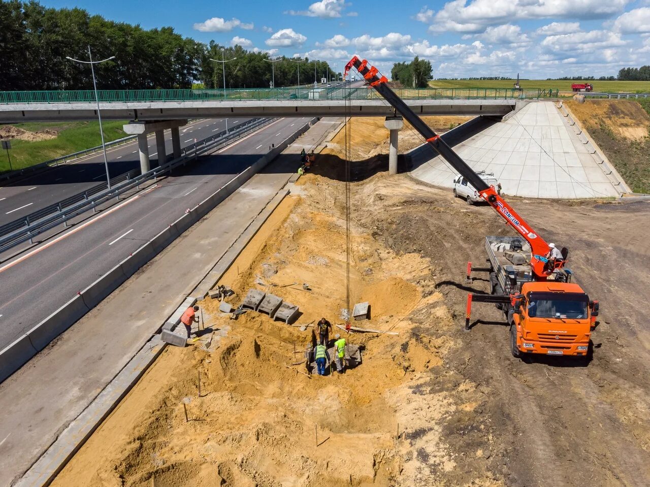 Дорожное строительство автомобильных дорог. М4 Дон реконструкция. М4 трасса горки. Тульские горки м4 Дон. Реконструкция участка м4 Дон в Тульской области.