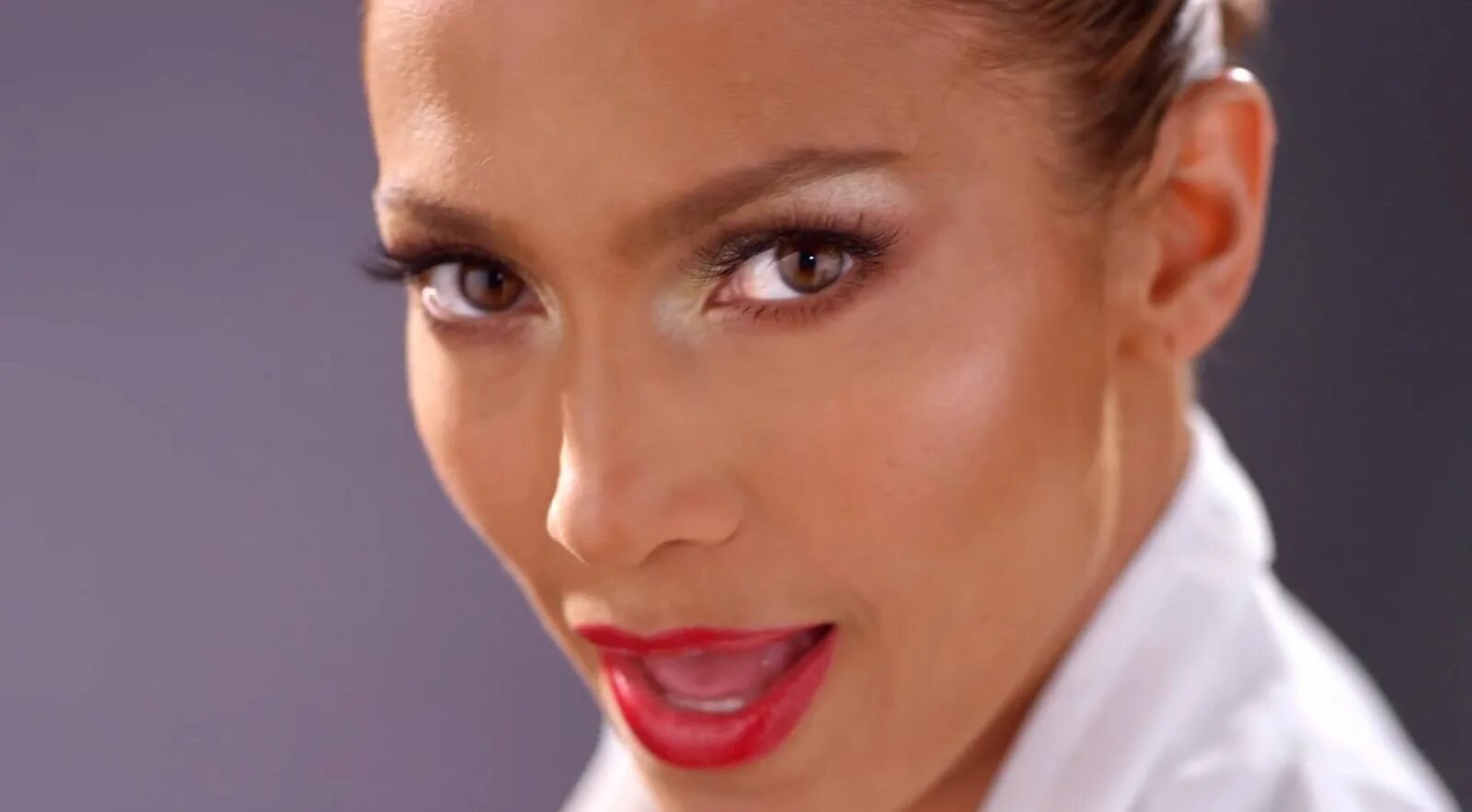 Jennifer Lopez booty. Джей ЛО С челкой. Маленькие глаза Джей ЛО. Как красит губы Джей ЛО.