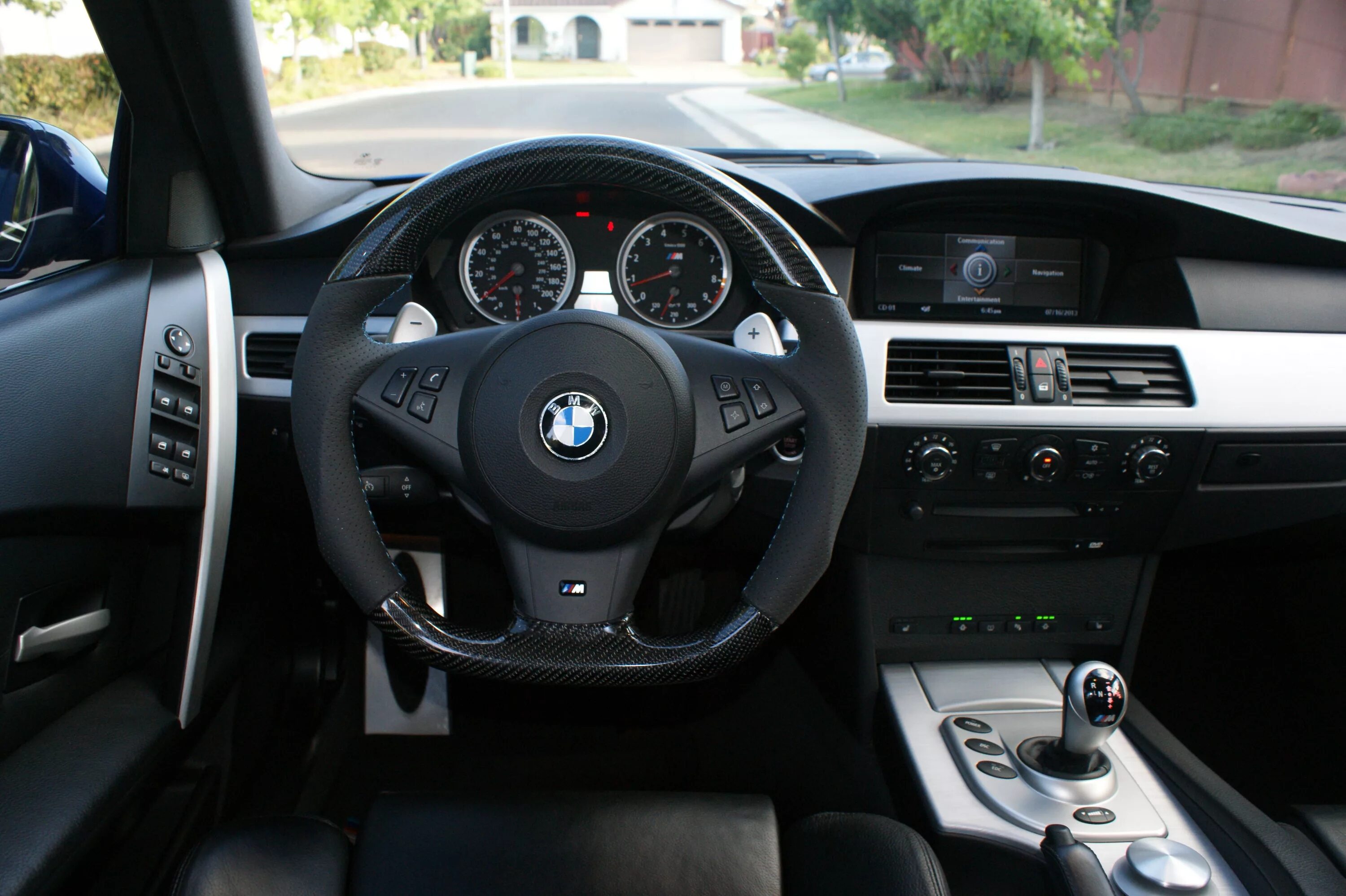 BMW m5 e60 салон. БМВ м5 е60 салон. BMW 5 e60 салон. BMW e60 Interior. Система е60