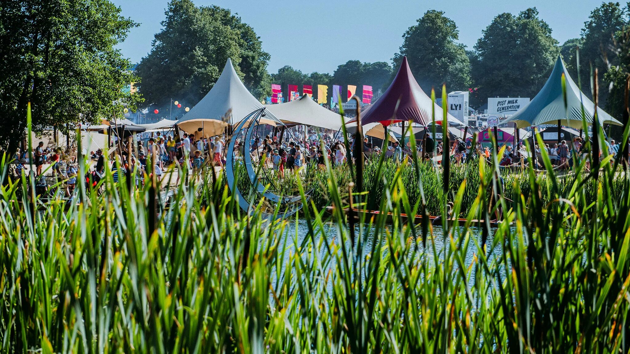 Кемпинг фестиваль. Latitude Festival. Кэпминг на фестивале музыкальном. Camping music