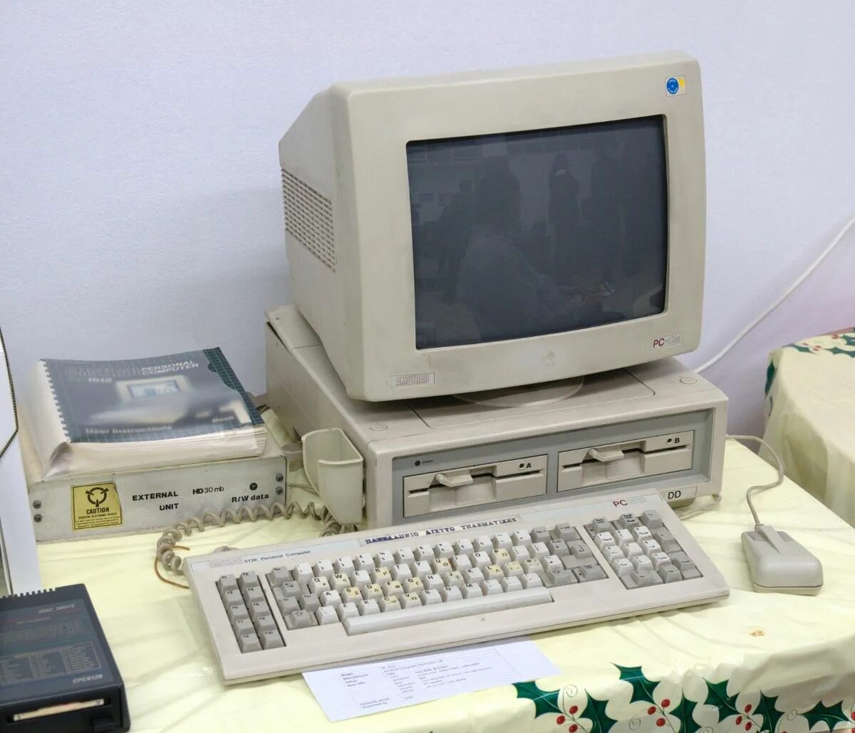 Old computer. Amstrad pc1512. Старый большой компьютер. Старые компьютеры Sony. Компьютер старого образца.