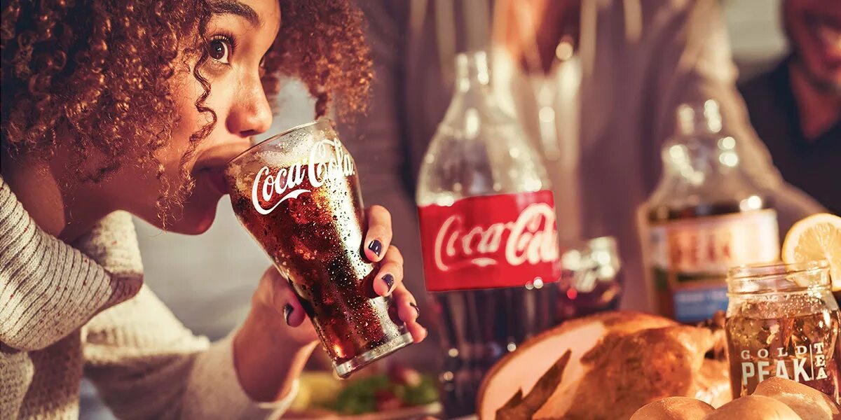 Транснациональные корпорации coca cola. Американская кока кола. She coca cola. She coca cola. Фотография кока колы.