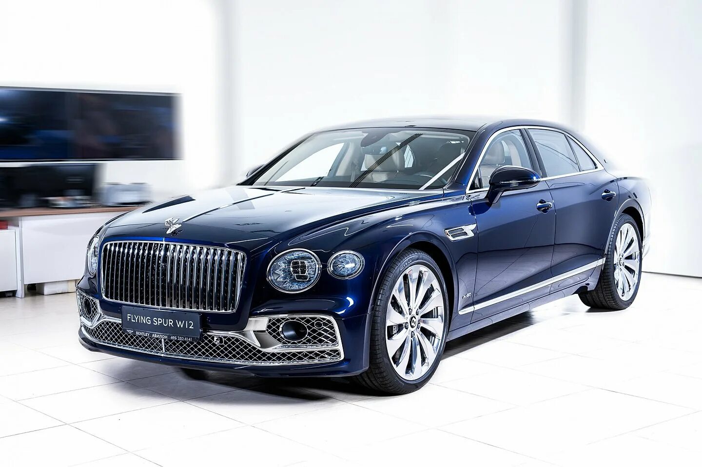 Бентли flying. Bentley Flying Spur w12. Бентли Континенталь Флаинг Спур 2021. Bentley Flying Spur w12 2021. Бентли 2020 Flying Spur w12.