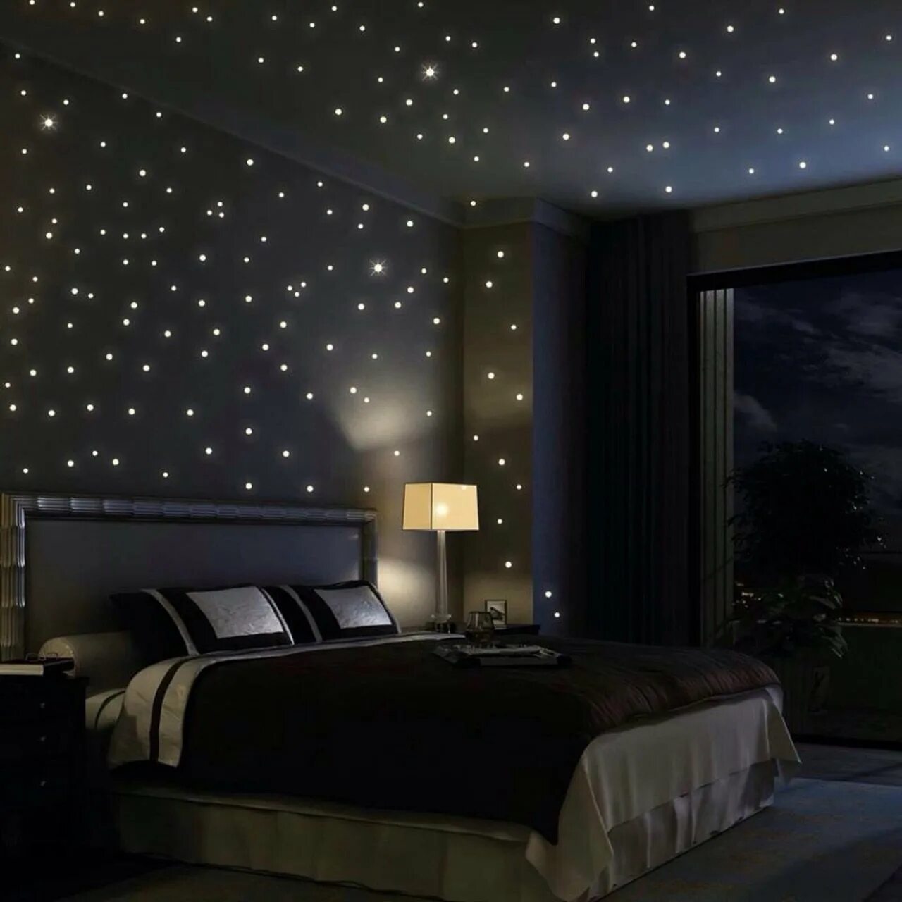 Луна освещает комнату. Потолок звездное небо. Потолок звездное небо в спальне. Звездное небо в комнате. Звездный потолок в спальне.