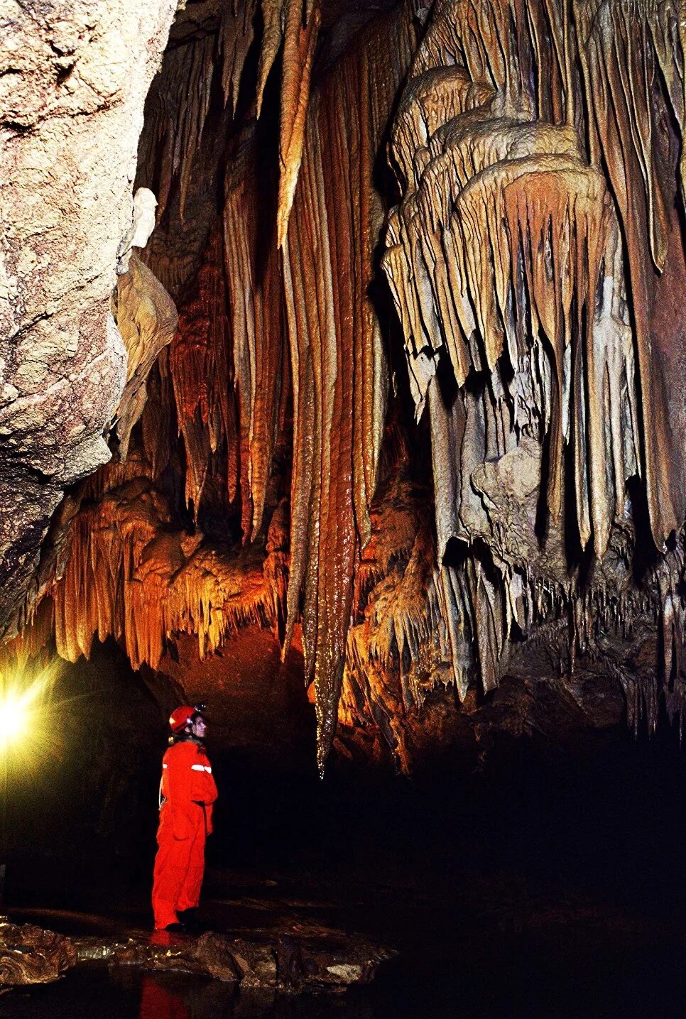 кизил-коба красная пещера. красная пещера феодосия. кизил-коба красная пещера. пещеры крыма красная пещера. пещера кизил-коба в крыму.