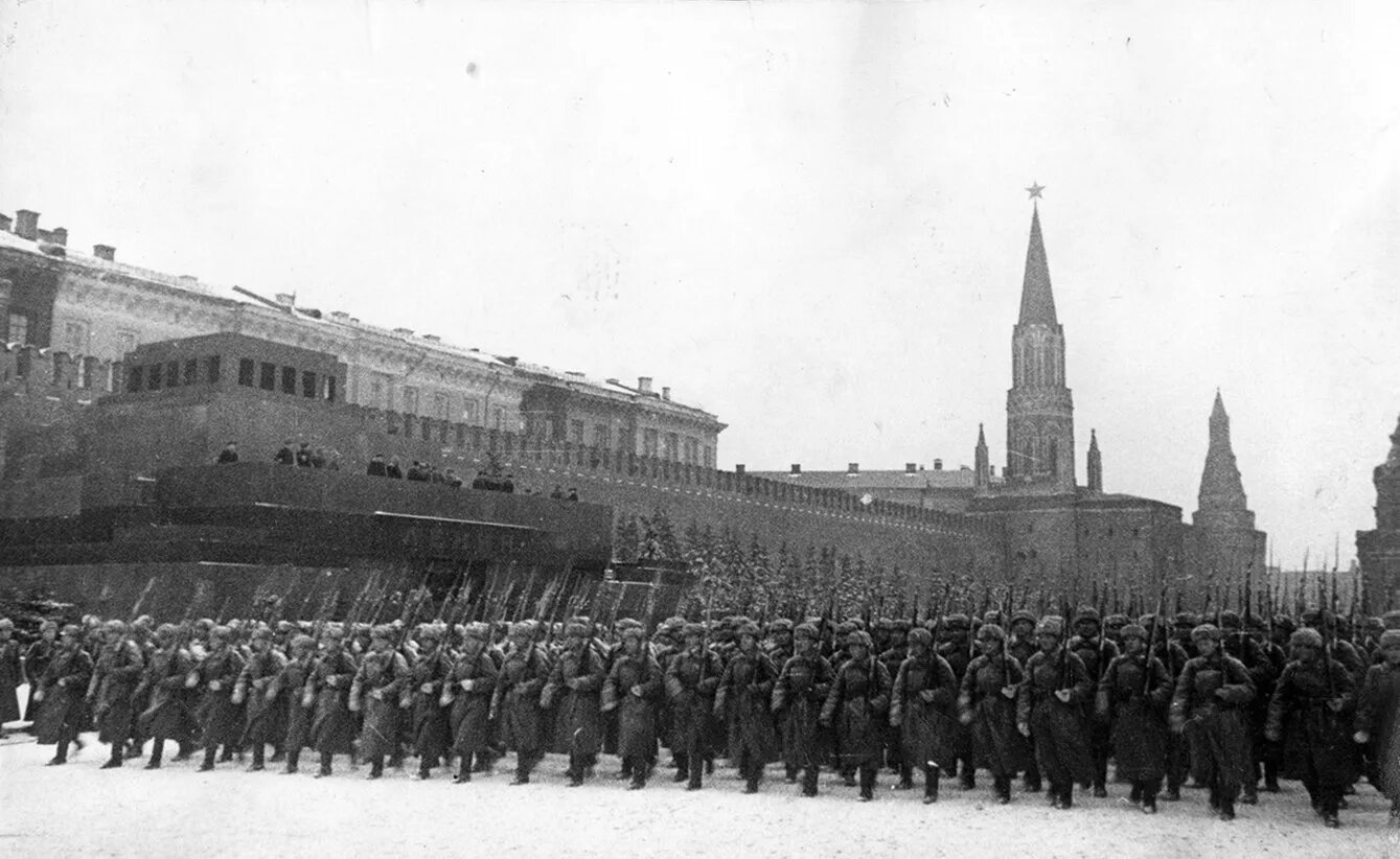 Битва под Москвой 1941-1942. Парад на красной площади 7 ноября 1941 года. Битва за Москву 1941. Парад на красной площади 1941 битва за Москву. Парад во время войны