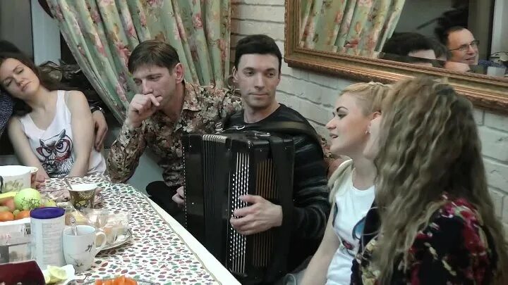 Грустный стих подруге. На скамеечке с подружкой мы. Две подружки ноты. На скамеечке с подружкой текст. На скамеечке с подружкой текст.