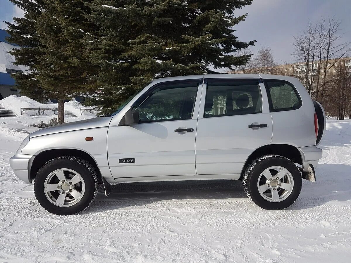 Купить ниву 2007. Нива Шевроле 2007. Шевроле Нива 2007 год. Chevrolet Niva 2007 года. Шевроле Нива 2007 год серебристый.