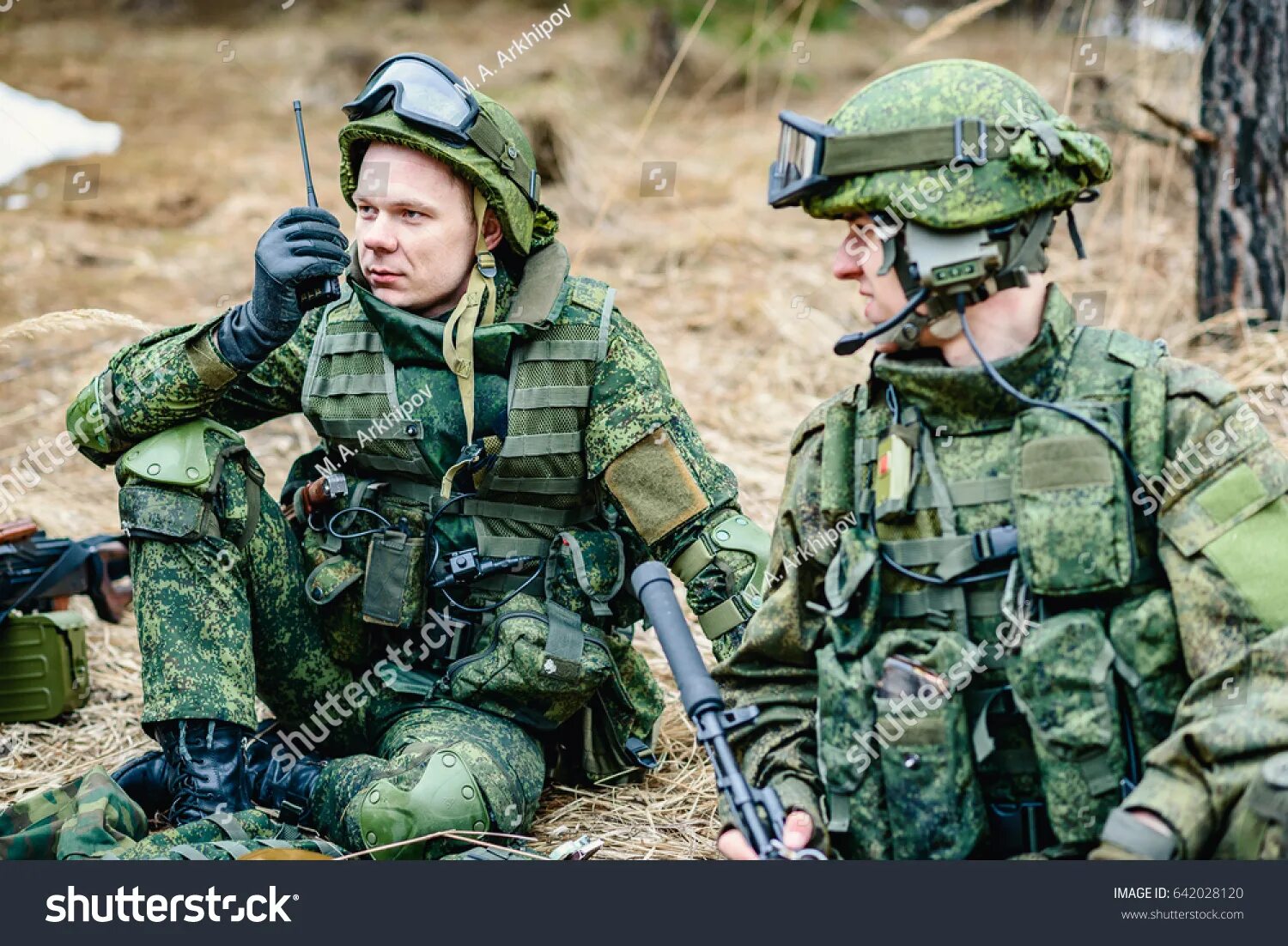 Soldiers radio. Военная экипировка. Русские военные. Обмундирование Российской армии. Российское военное снаряжение.