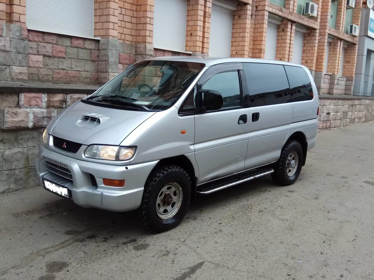 Delica продажа. Митсубиси Делика 2002. Митсубиси Делика 2002 дизель. Мицубиси минивэн Делика. Mitsubishi Delica 8 местный.