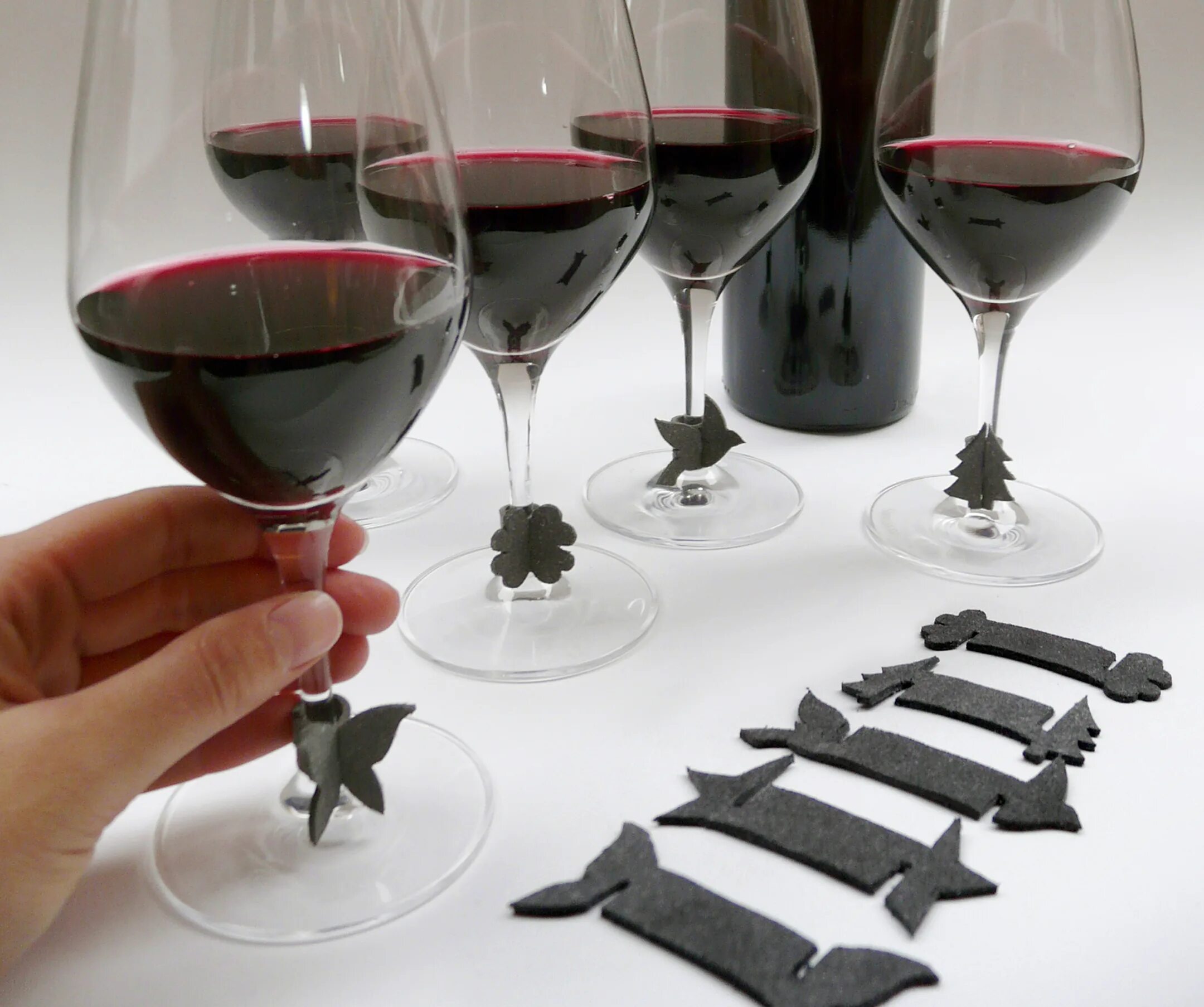 Гравировка на стеклянных бокалах. Бокал для коктейля трафарет. Мартини луиджи. Трафарет вазы для детей. Трафарет рюмка.