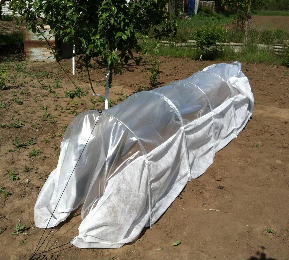 Как сшить парник из укрывного материала. Парник огуречник из поликарбоната. парник из укрывного материала. укрытие грядки пленкой. теплицы под укрывным материалом.