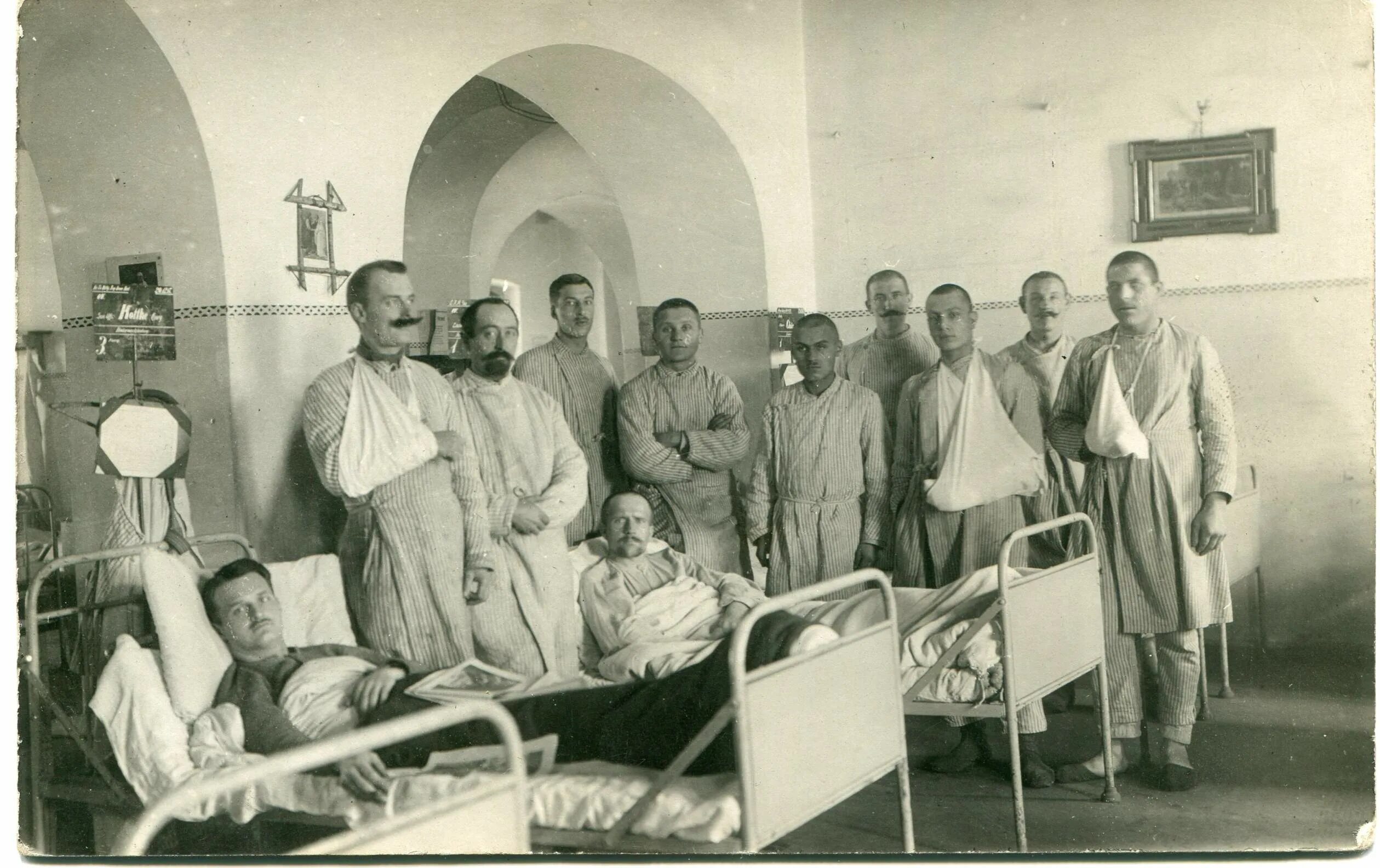Госпитали вк. Госпиталь первой мировой войны. Военный госпиталь первая мировая. Полевой лазарет первой мировой войны.