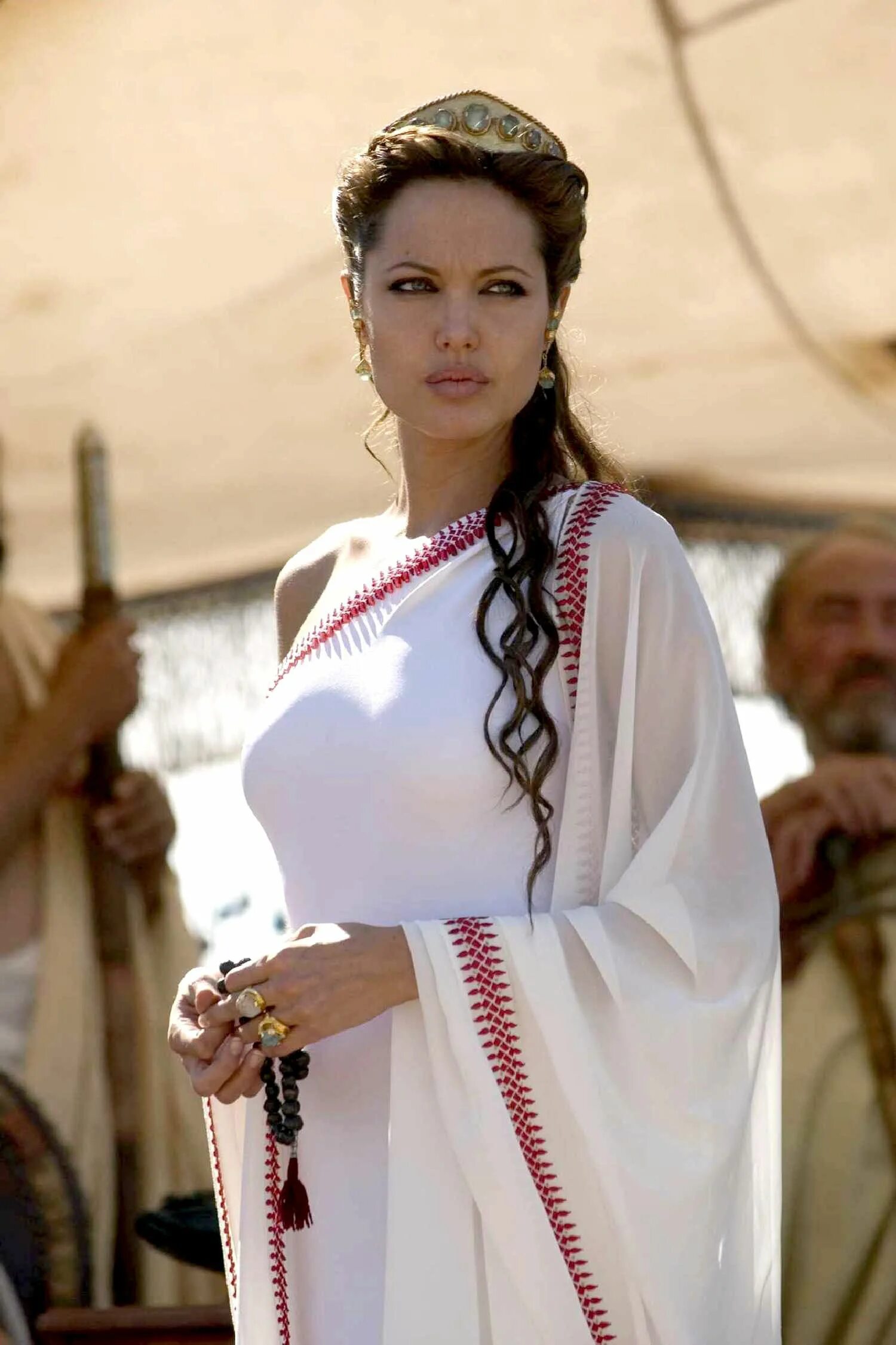 Красивая на греческом. Анджелина Джоли в Александре.